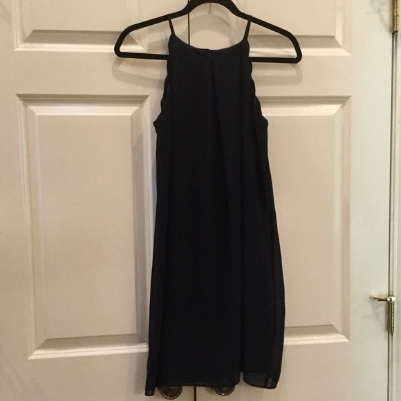 I.N. San Francisco Dresses & Skirts - Junior’s I.N. San Francisco Scalloped Shift Dress